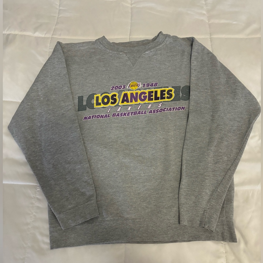 Gently used, M, Grey LA Lakers Sweatshirt